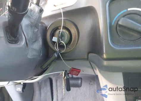 2000 Toyota Sienna Le z USA, uszkodzony, nr VIN 4T3ZF13C6YU223880